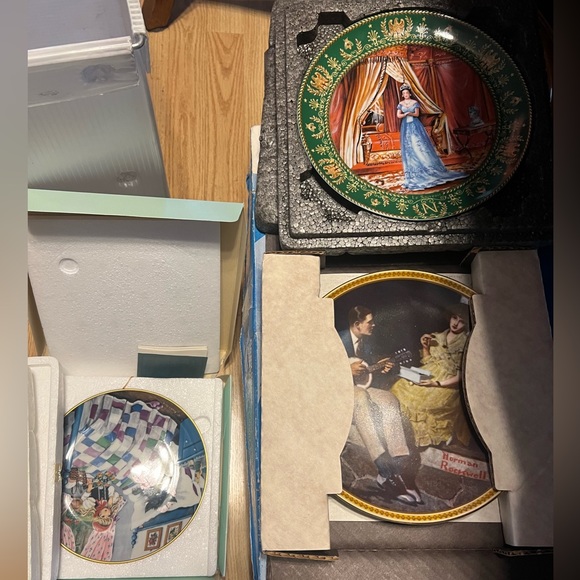 Vintage collectible plates - Picture 11 of 15